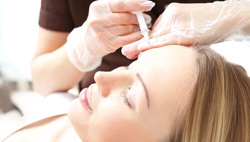 Efekt „Glow” bez makijażu – Jak stymulatory tkankowe wpływają na blask skóry?